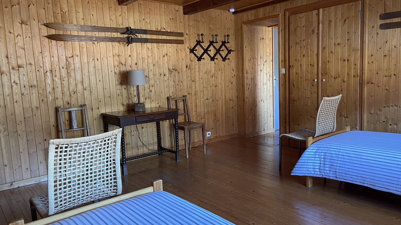 Photo of Others in Thones