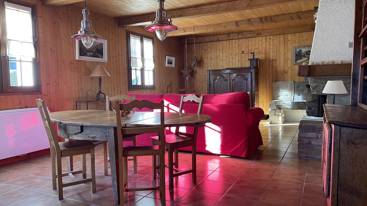 Photo of Others in Thones