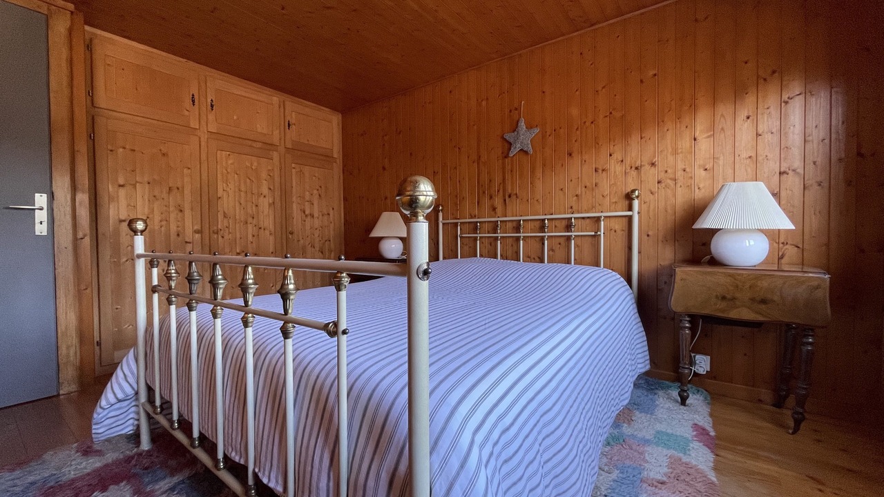 Photo of Others in Thones