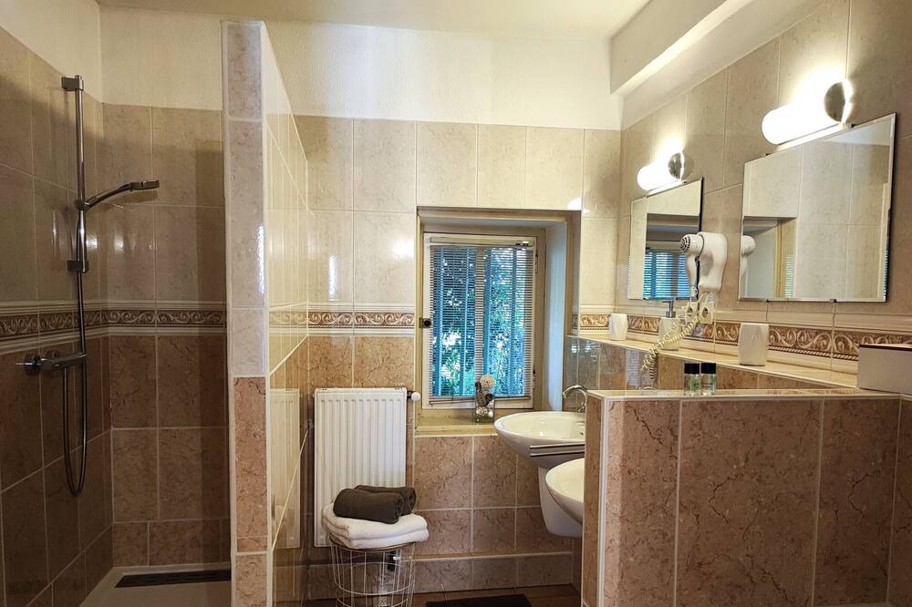Photo of Bathroom in Demigny