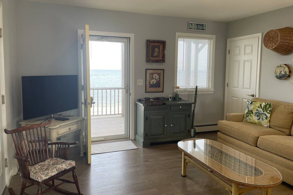 Photo of Livingroom in Suffolk County