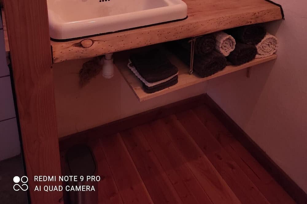 Photo of Bathroom in Saint-Guiraud