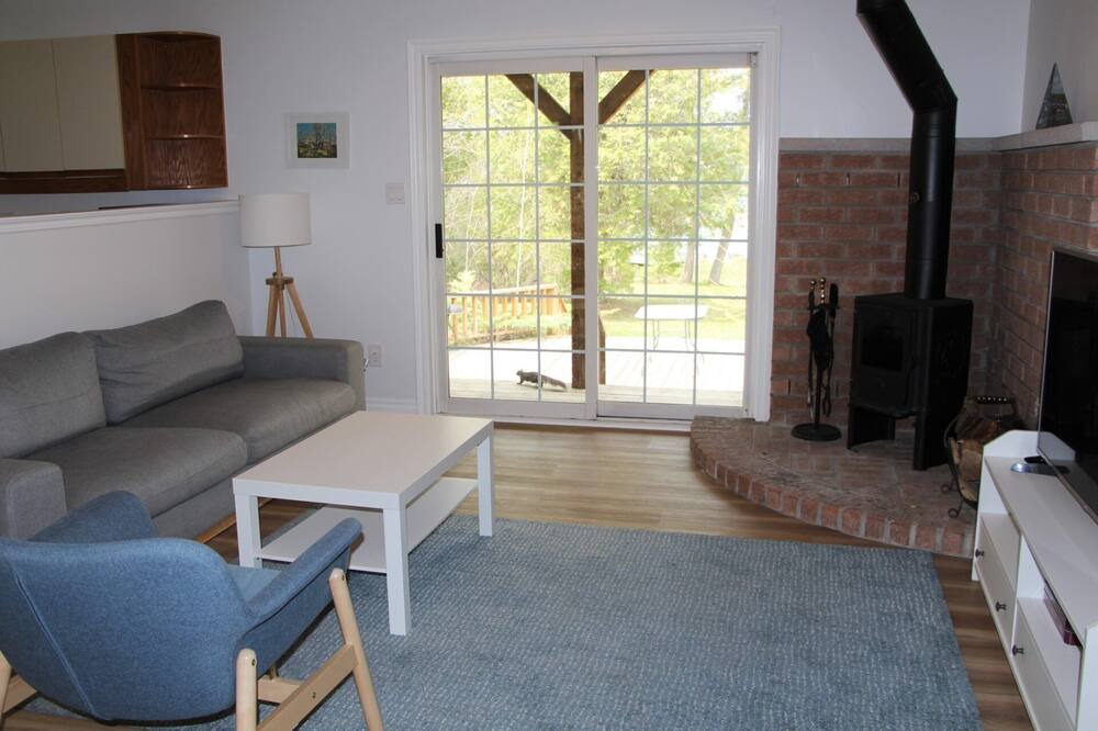 Photo of Livingroom in Colborne