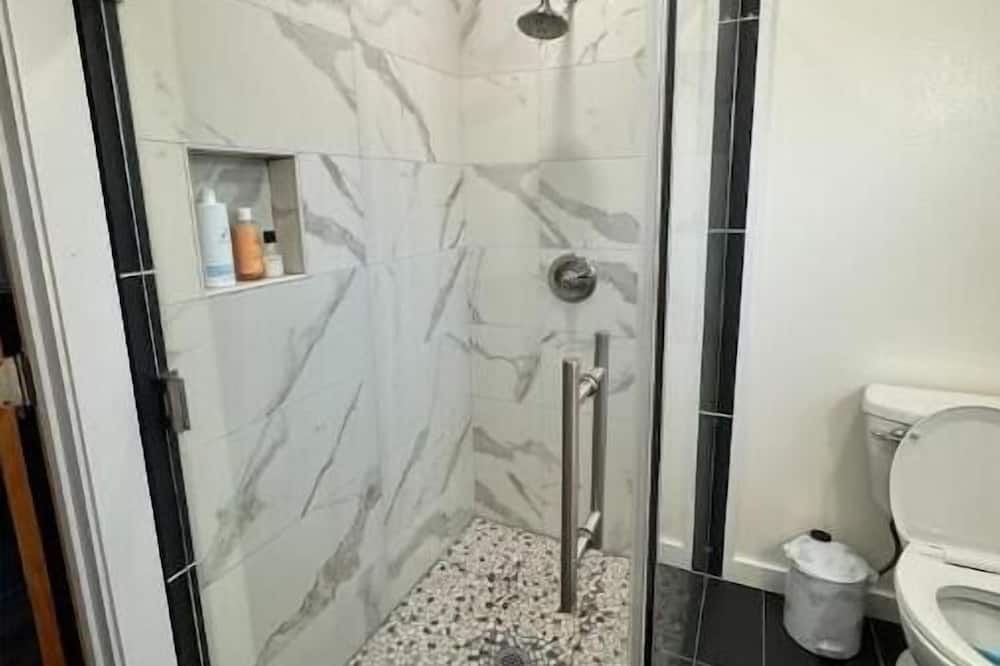 Photo of Bathroom in Kukuihaele