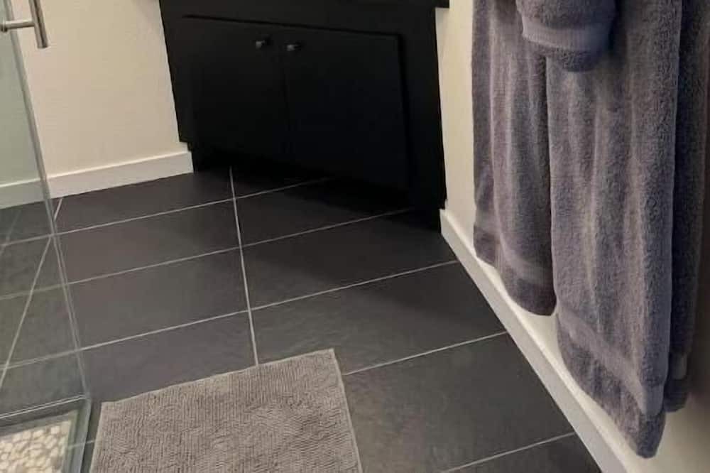 Photo of Bathroom in Kukuihaele