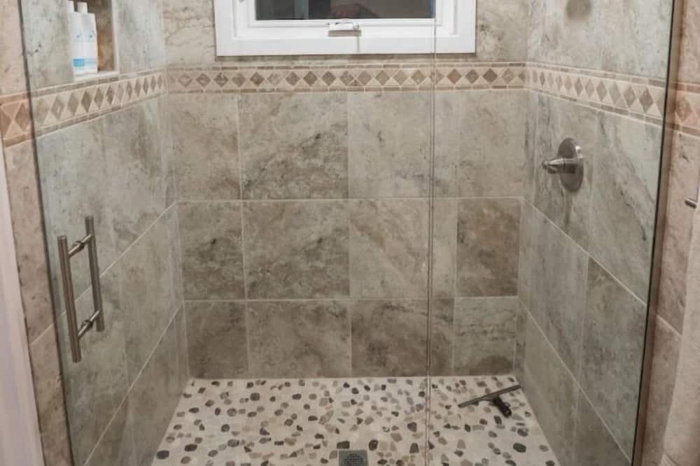 Photo of Bathroom in Kukuihaele