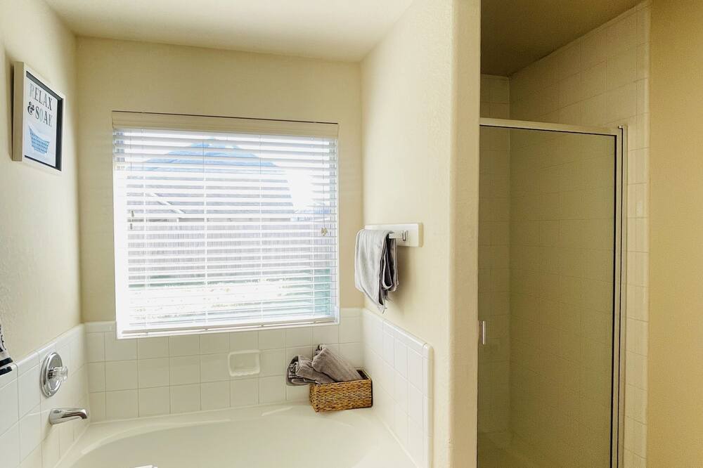 Photo of Bathroom in Porter