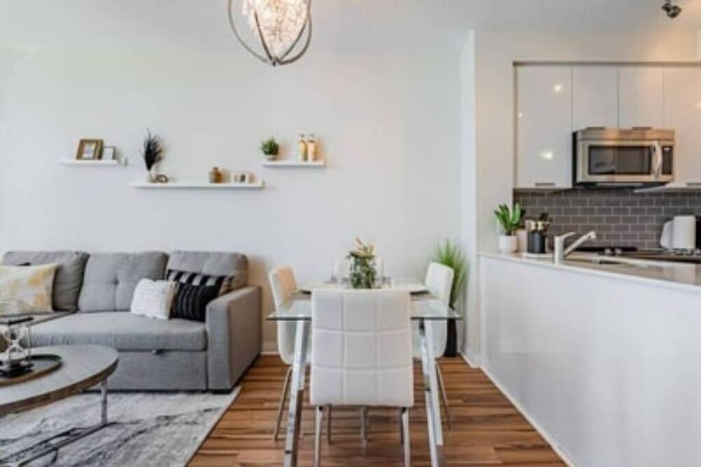 Photo of Livingroom in Hurontario