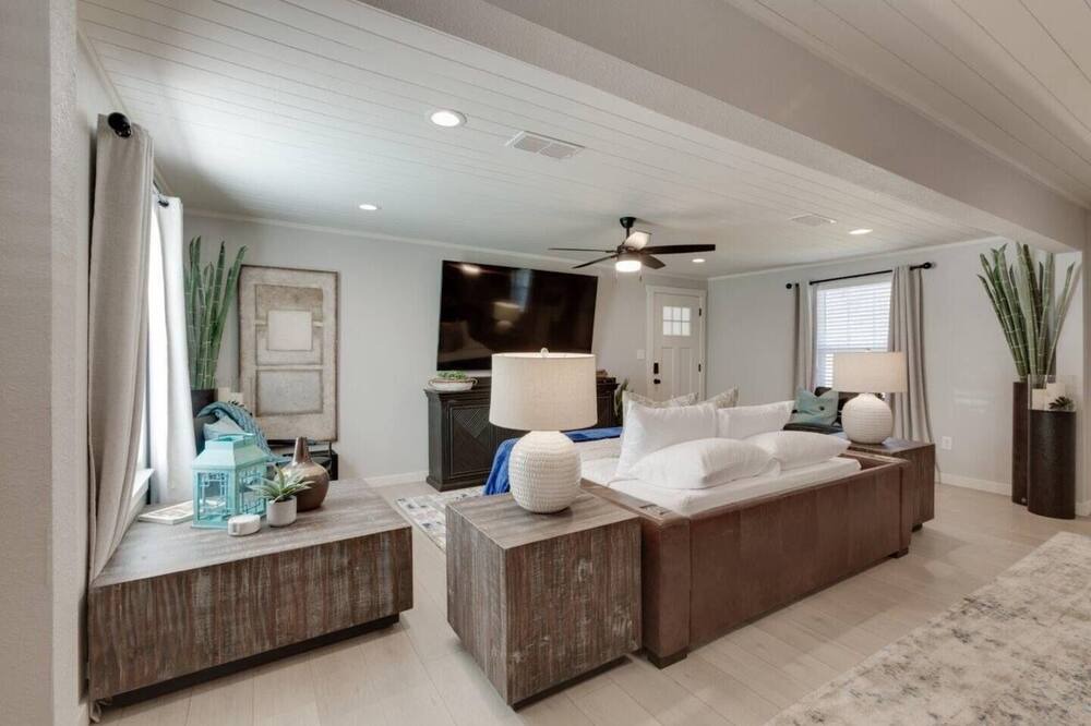 Photo of Livingroom in Pilot Point