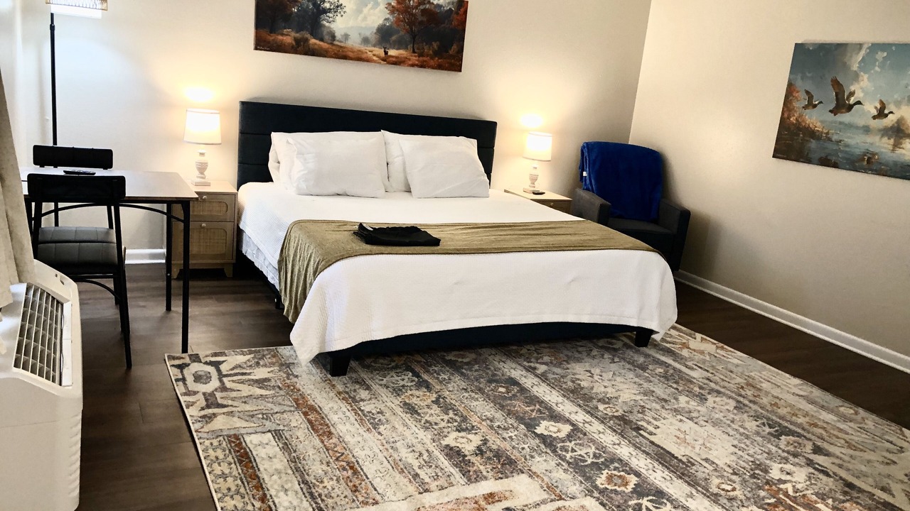 Photo of Bedroom in Stamps