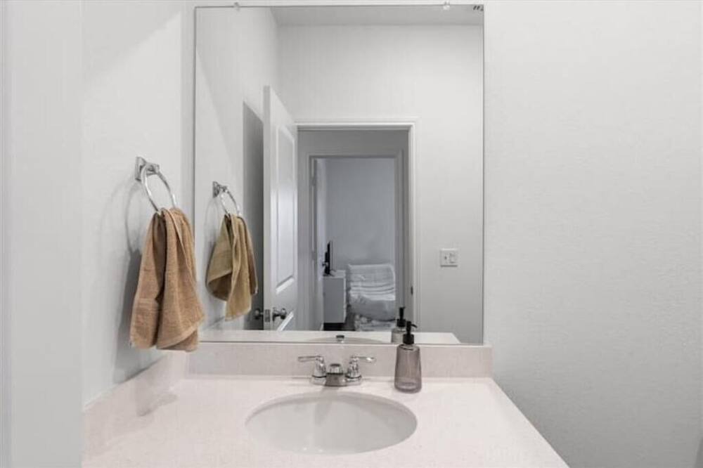 Photo of Bathroom in Del Valle
