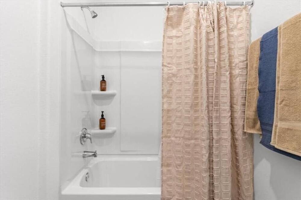 Photo of Bathroom in Del Valle