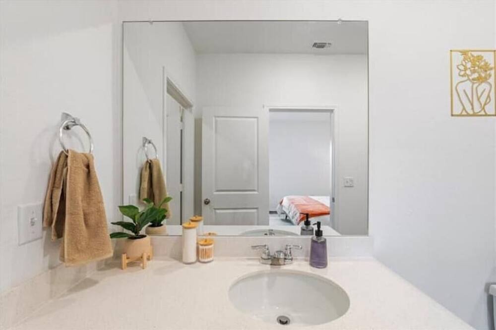 Photo of Bathroom in Del Valle