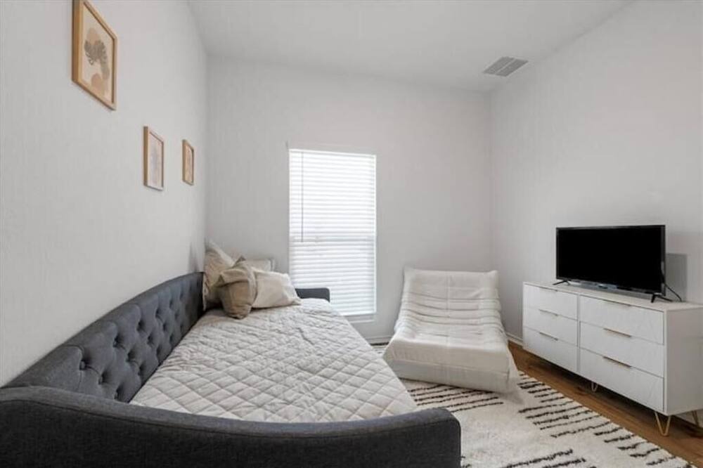 Photo of Bedroom in Del Valle