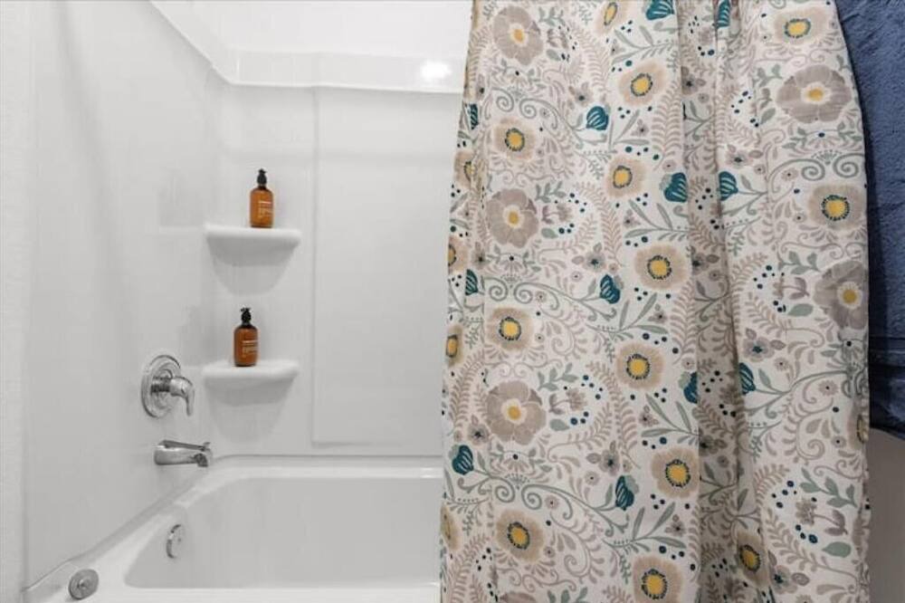 Photo of Bathroom in Del Valle