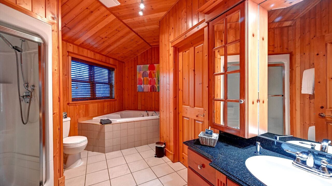 Photo of Bathroom in Mille-Isles