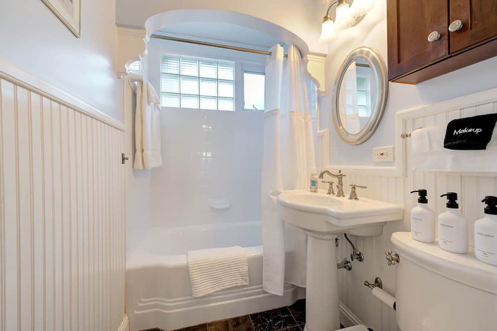 Photo of Bathroom in Central Oklahoma City