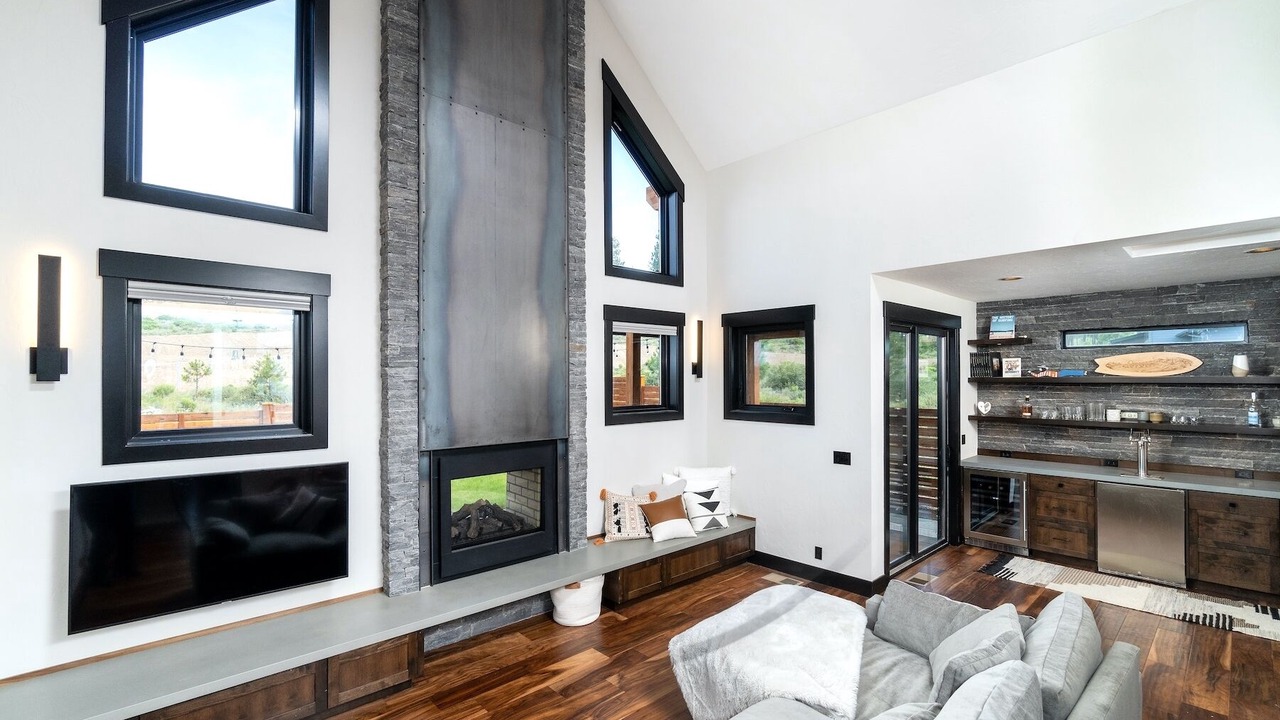 Photo of Livingroom in Century West