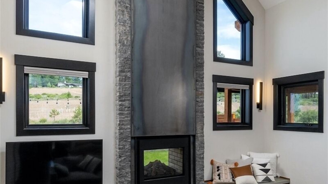 Photo of Livingroom in Century West