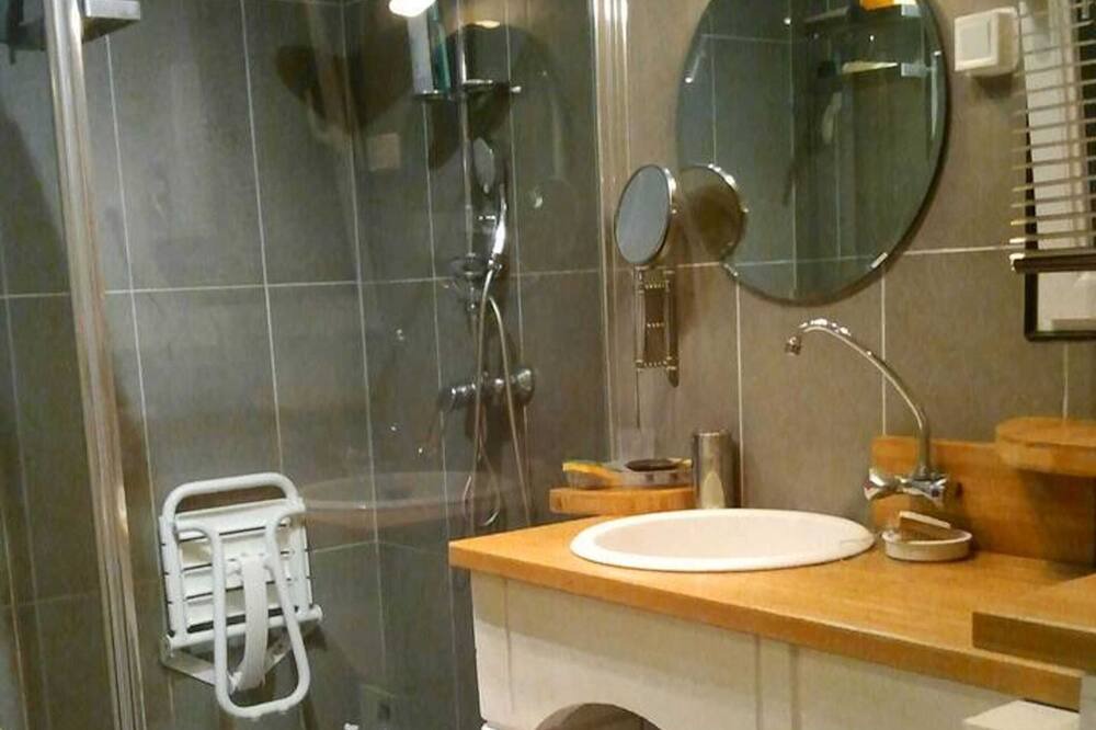 Photo of Bathroom in Treilles