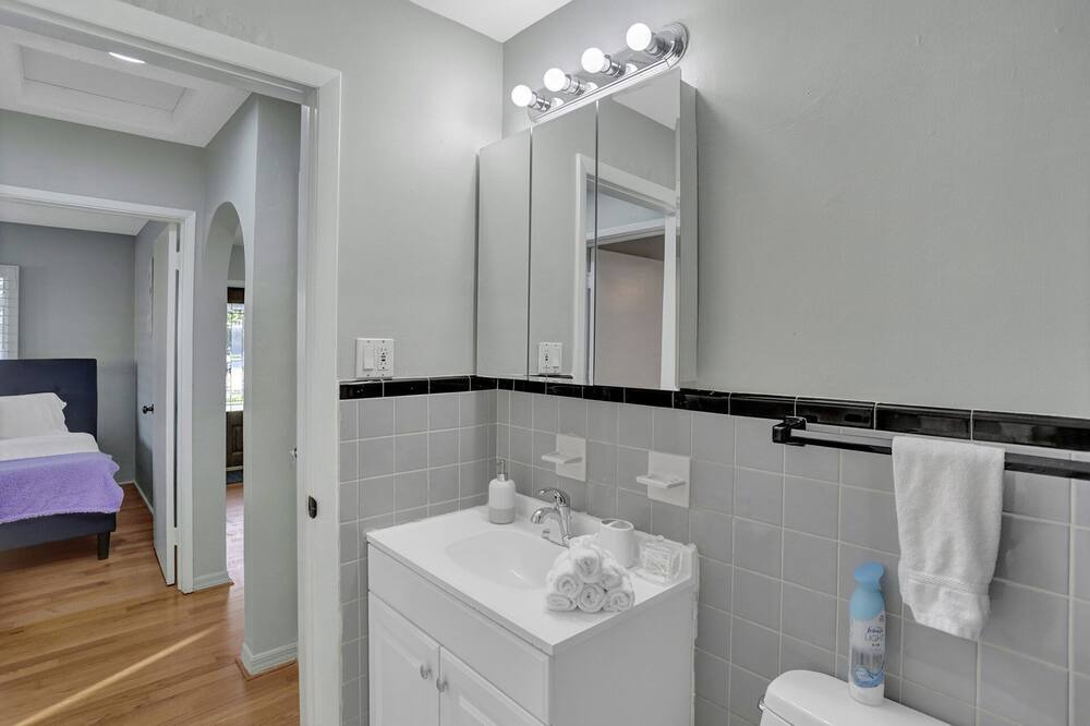 Photo of Bathroom in Oakland Park