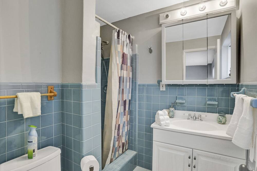 Photo of Bathroom in Oakland Park