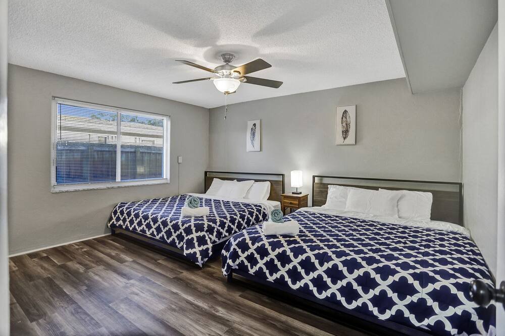Photo of Bedroom in Oakland Park