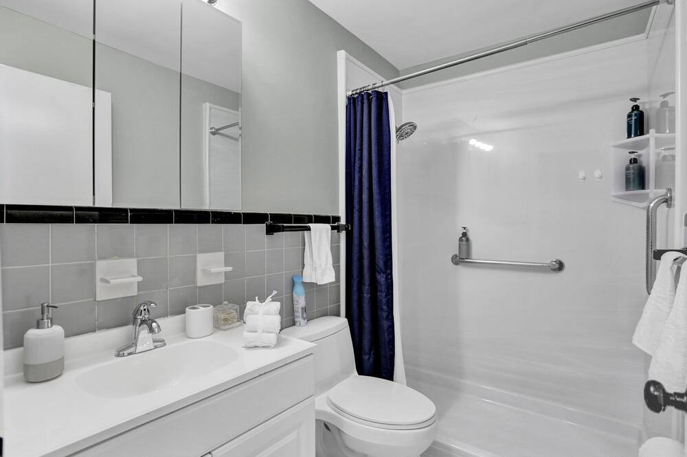 Photo of Bathroom in Oakland Park