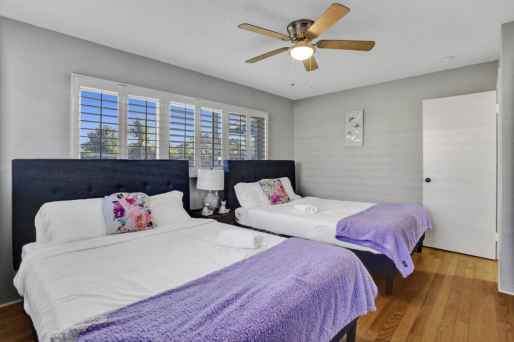 Photo of Bedroom in Oakland Park