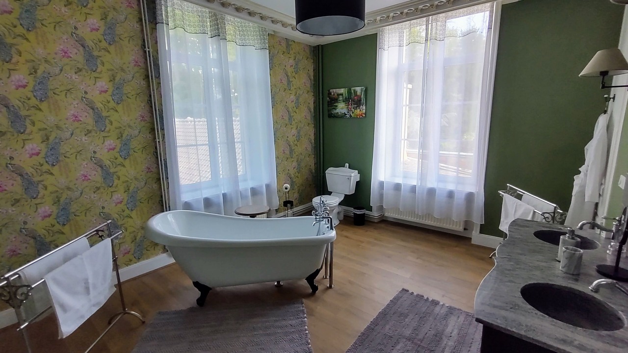 Photo of Bathroom in Saint-Leonard