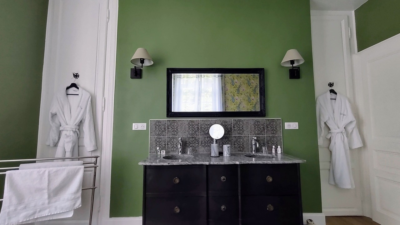 Photo of Bathroom in Saint-Leonard