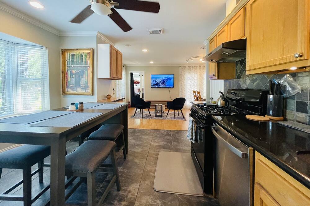 Photo of Kitchen in Garden Oaks