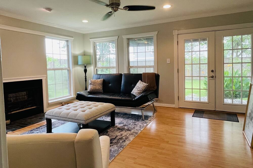Photo of Livingroom in Garden Oaks