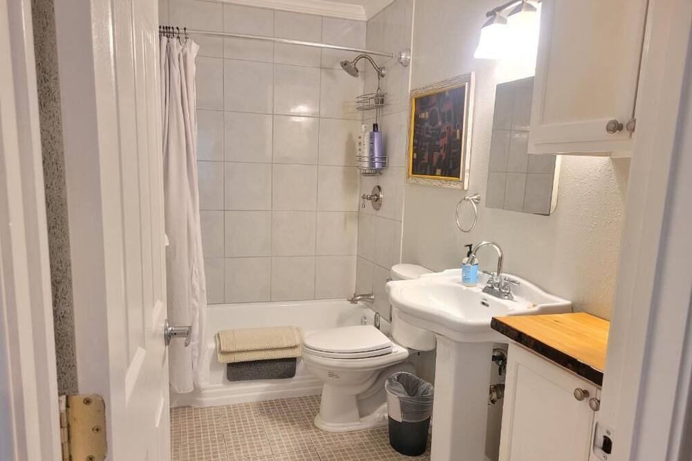 Photo of Bathroom in Garden Oaks