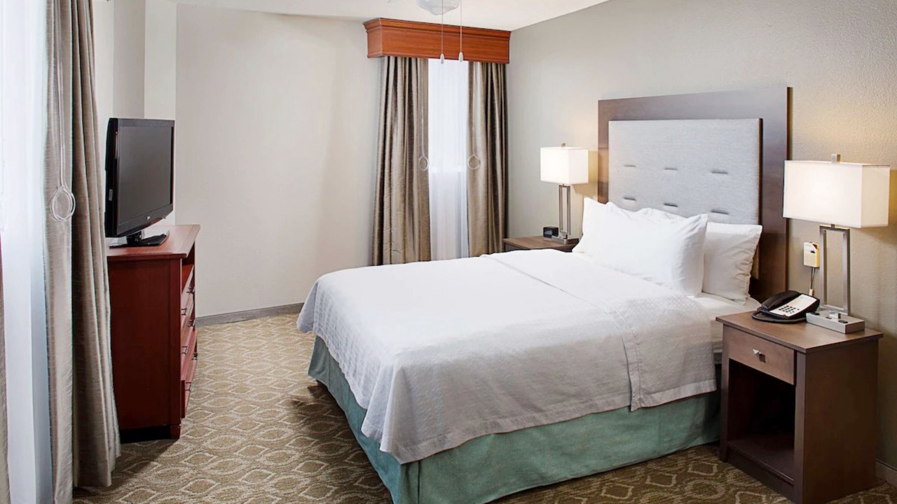 Photo of Bedroom in Main - Military Plaza