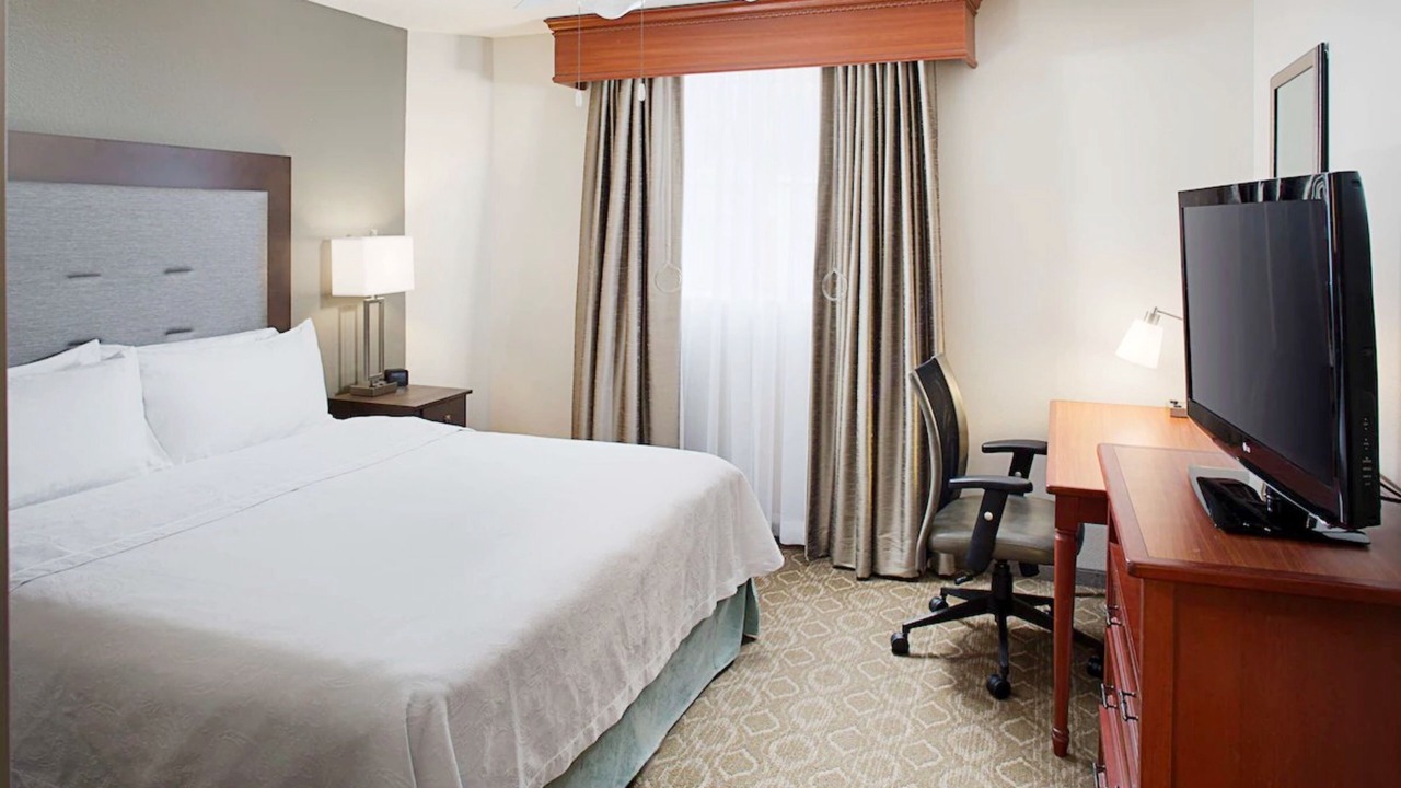 Photo of Bedroom in Main - Military Plaza