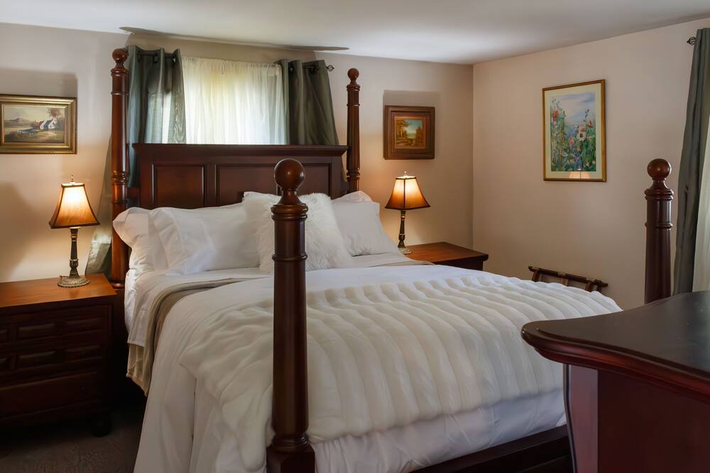 Photo of Bedroom in Skaneateles