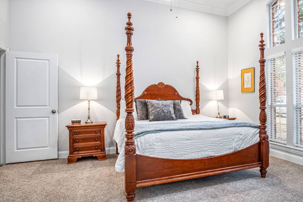 Photo of Bedroom in Garland