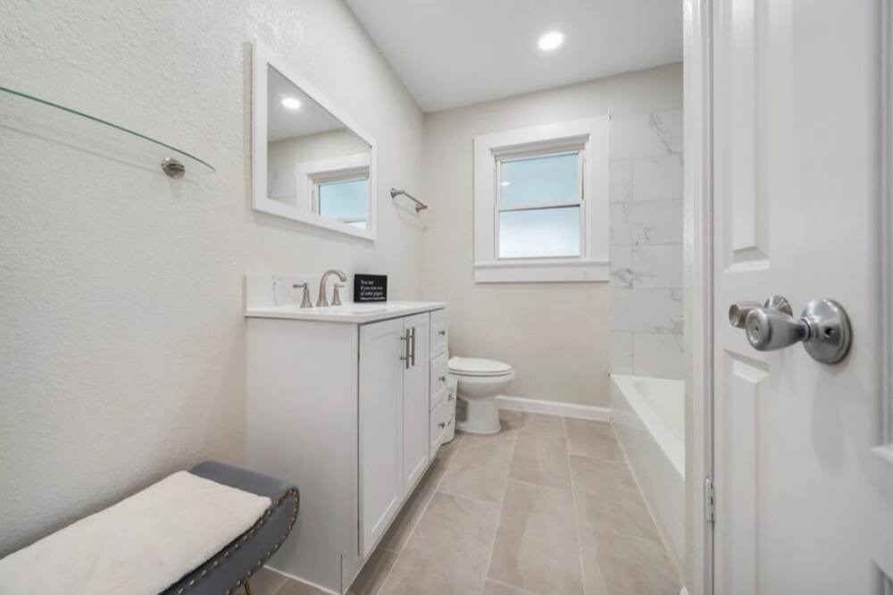 Photo of Bathroom in La Marque