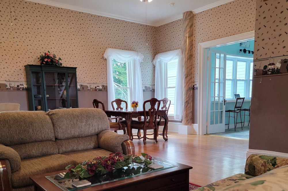 Photo of Livingroom in Titusville