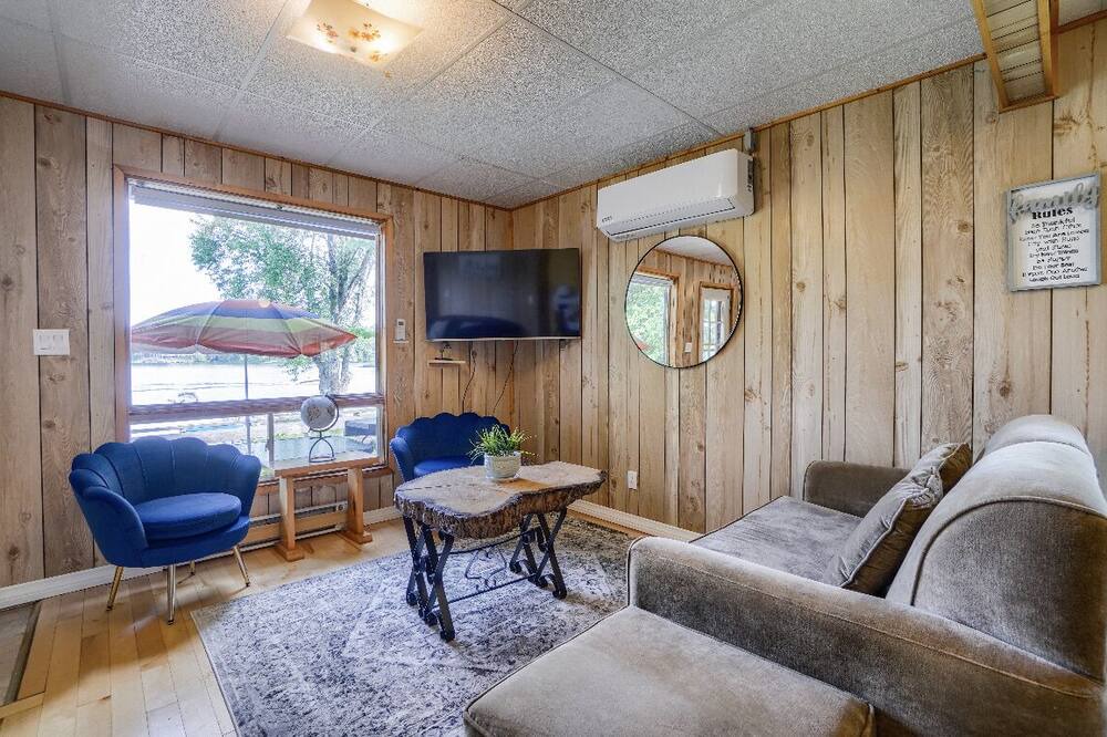Photo of Livingroom in Coboconk