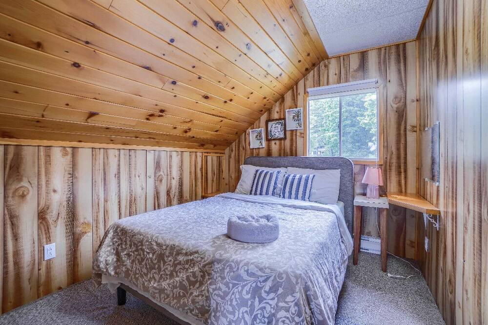 Photo of Bedroom in Coboconk
