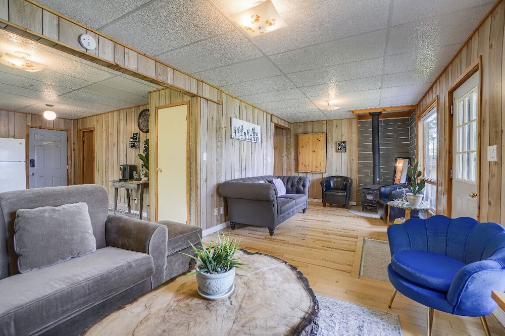 Photo of Livingroom in Coboconk