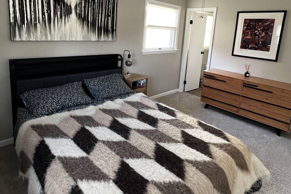 Photo of Bedroom in Urbana