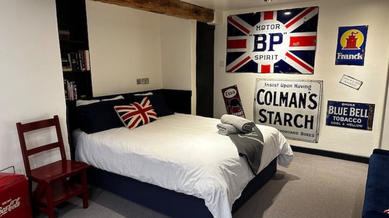 Photo of Others in Elstead