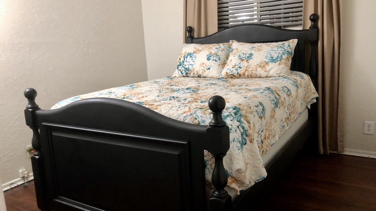 Photo of Bedroom in Uncertain