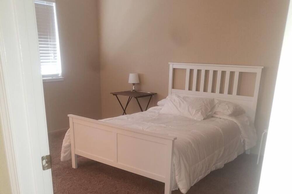 Photo of Bedroom in Lathrop