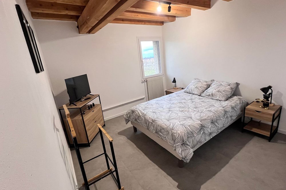 Photo of Bedroom in Vosne-Romanee