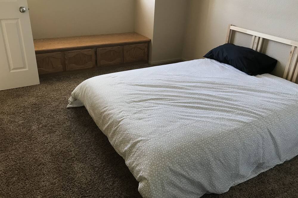 Photo of Bedroom in Lathrop