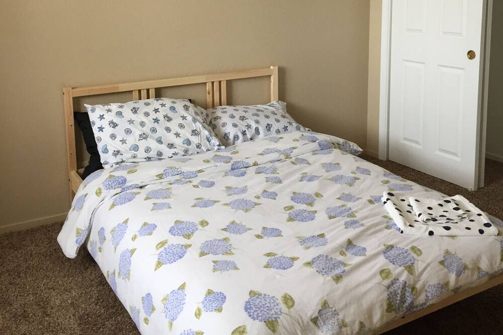 Photo of Bedroom in Lathrop